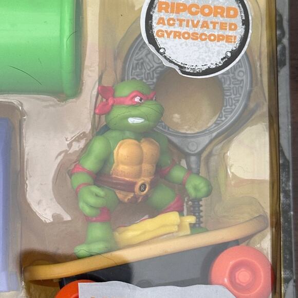 Teenage Mutant Ninja Turtles Switch Kick Skaters - Raphael Toy - Picture 2 of 4